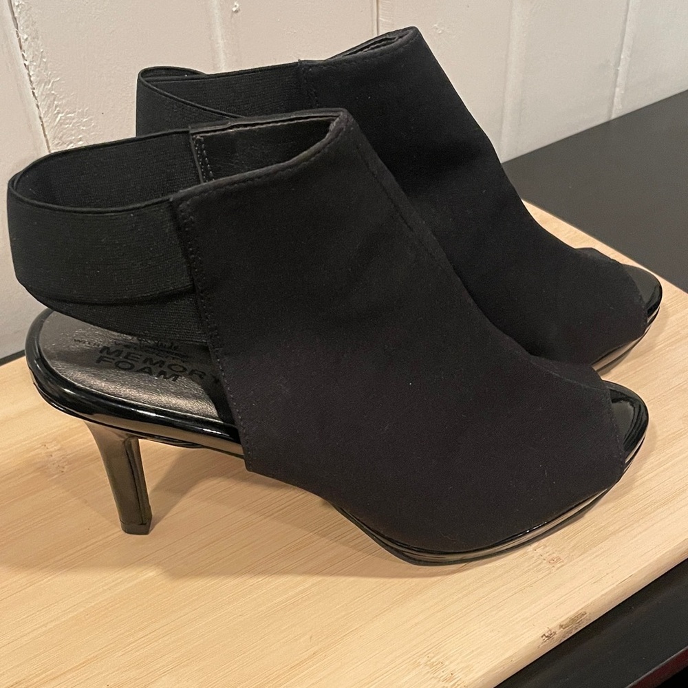 Life stride velocity Women’s Black Peep-Toe Slingback Heels size 5.5